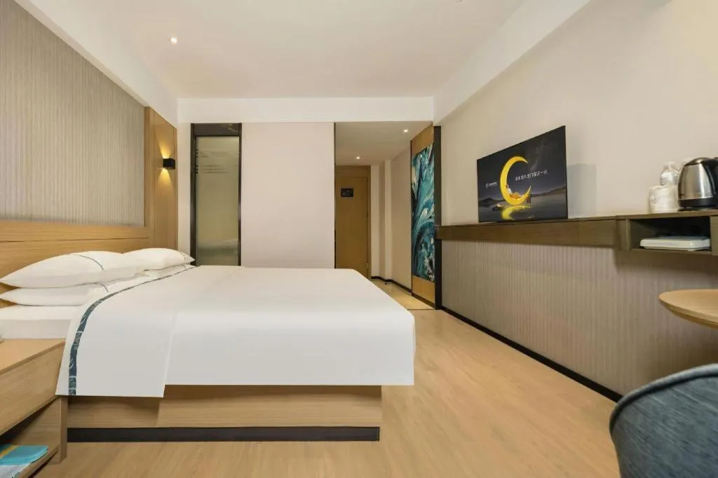 Bed in City Comfort Inn Wuzhou Municipal Government Vocational College