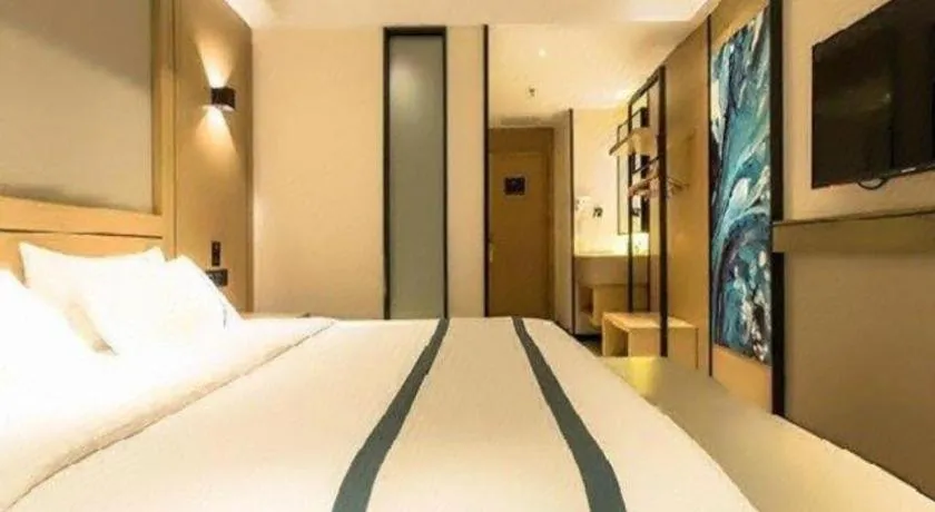 Bed in City Comfort Inn Wuzhou Municipal Government Vocational College