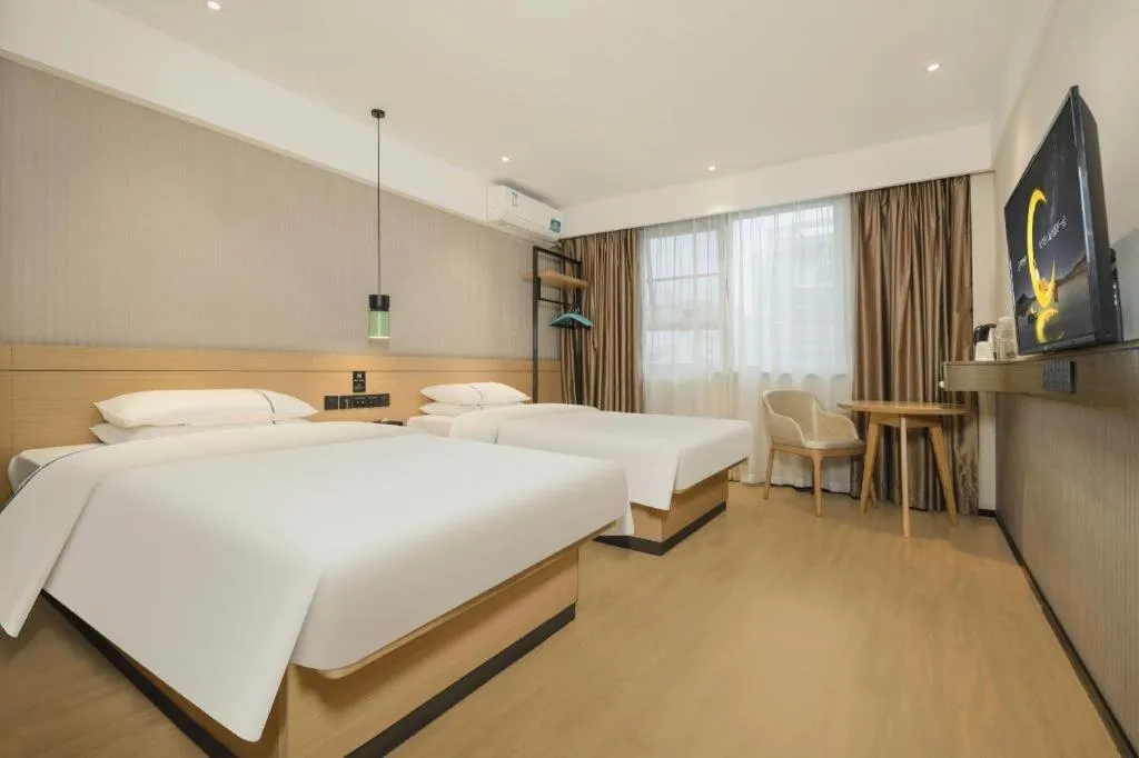Bed in City Comfort Inn Wuzhou Municipal Government Vocational College