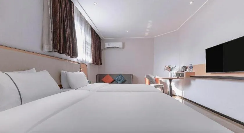 Bed in City Comfort Inn Liuzhou High-speed Railway Station