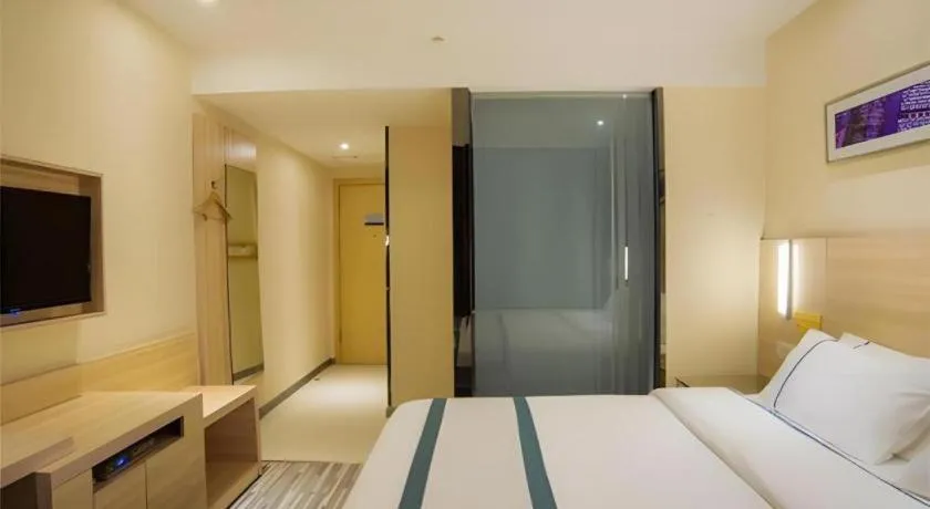 Bed in City Comfort Inn Liuzhou High-speed Railway Station