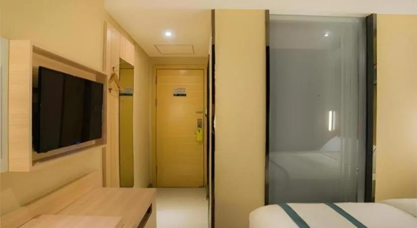 Bed in City Comfort Inn Liuzhou High-speed Railway Station