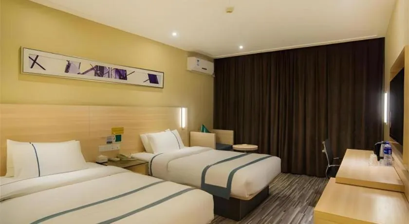 Bed in City Comfort Inn Liuzhou High-speed Railway Station