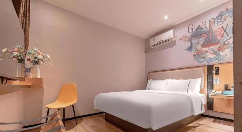 Bed in City Comfort Inn Liuzhou High-speed Railway Station