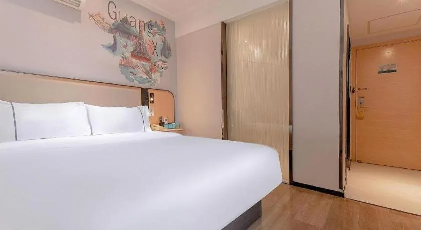 Bed in City Comfort Inn Liuzhou High-speed Railway Station