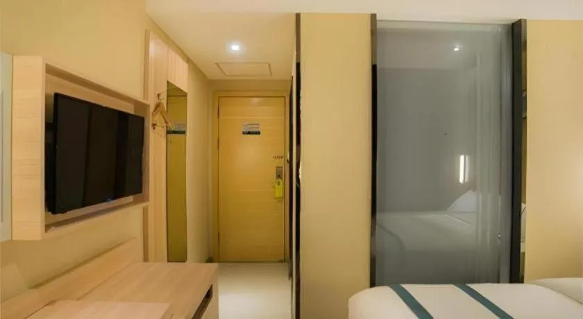 Bed in City Comfort Inn Liuzhou High-speed Railway Station