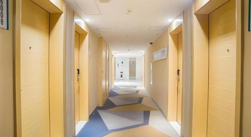 Bed in City Comfort Inn Liuzhou High-speed Railway Station