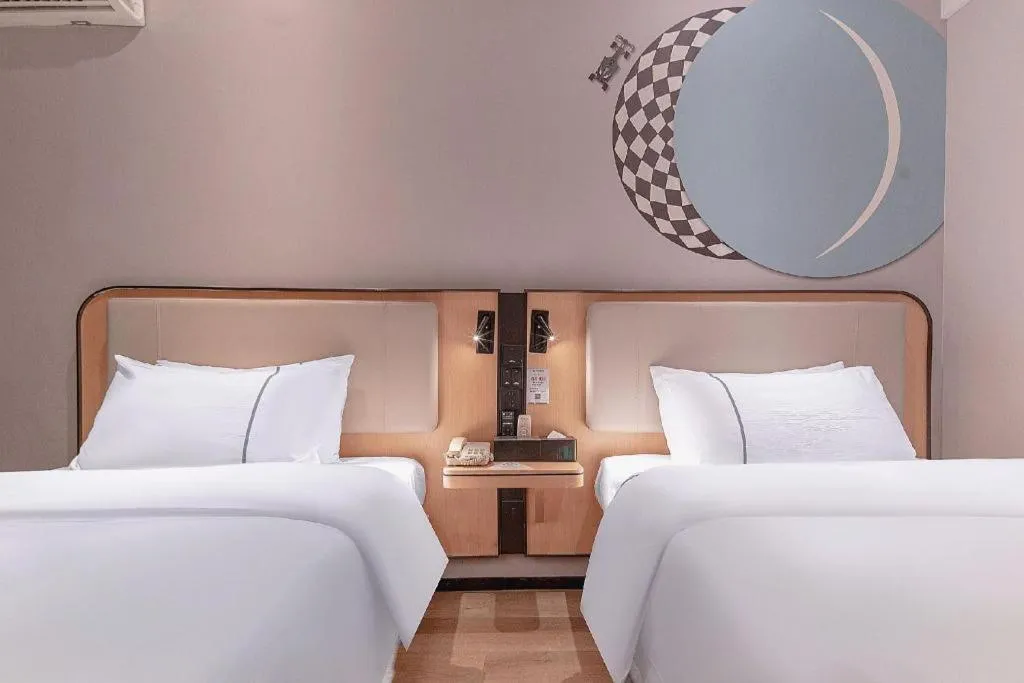 Bed in City Comfort Inn Liuzhou High-speed Railway Station