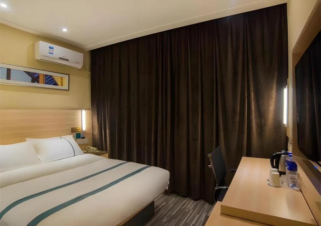 Bed in City Comfort Inn Liuzhou High-speed Railway Station