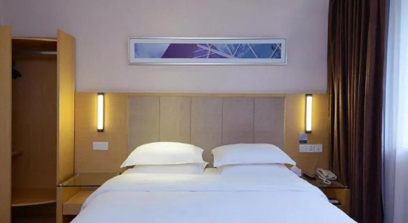 Bed in City Comfort Inn Tongren High-speed Railway Station