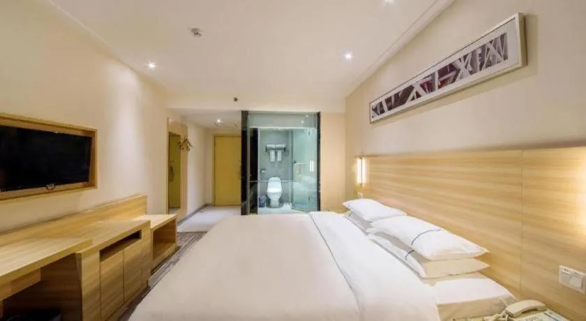 Bed in City Comfort Inn Guilin Two Rivers and Four Lakes Sun and Moon Shuangta