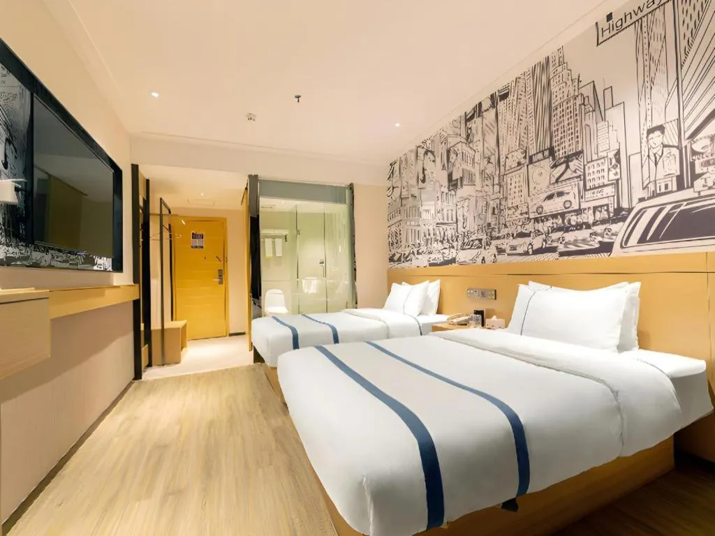 Bed in City Comfort Inn Guilin Two Rivers and Four Lakes Sun and Moon Shuangta