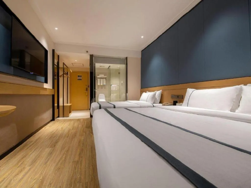 Bed in City Comfort Inn Guilin Two Rivers and Four Lakes Sun and Moon Shuangta