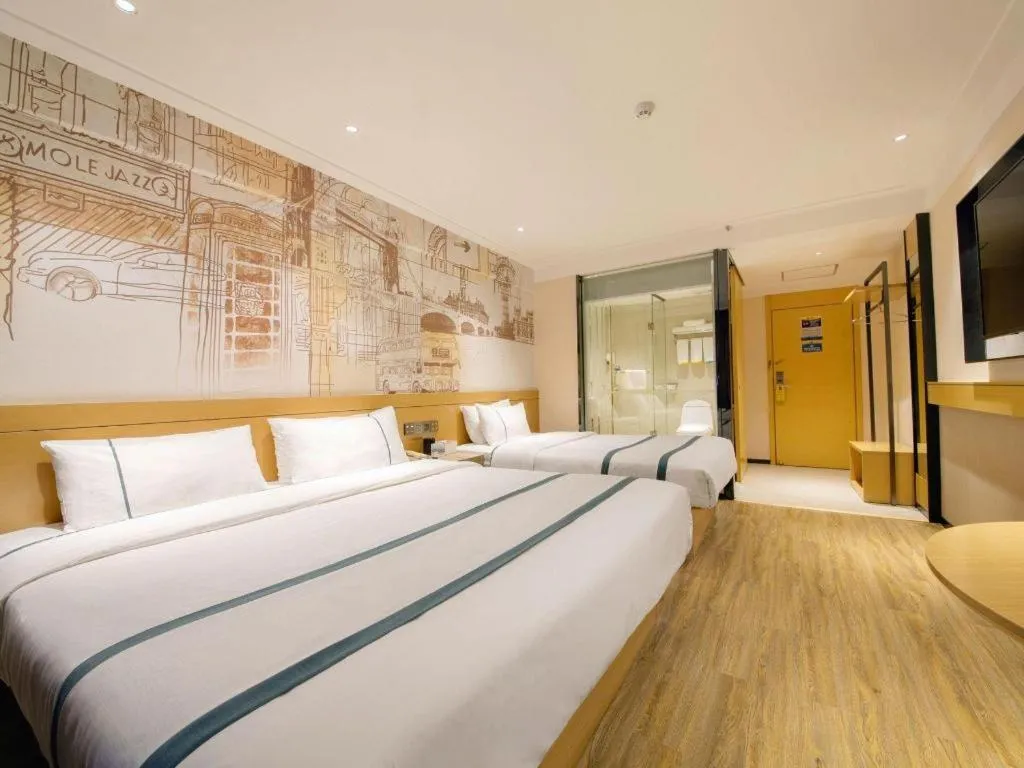 Bed in City Comfort Inn Guilin Two Rivers and Four Lakes Sun and Moon Shuangta