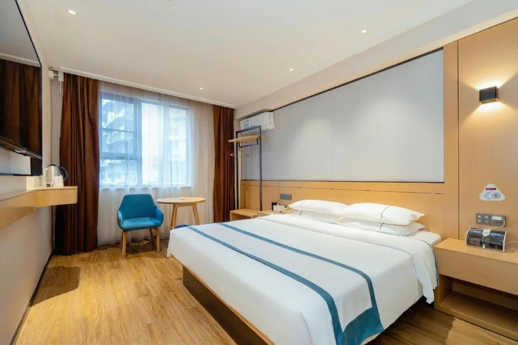 Bed in City Comfort Inn Guilin Two Rivers and Four Lakes Sun and Moon Shuangta