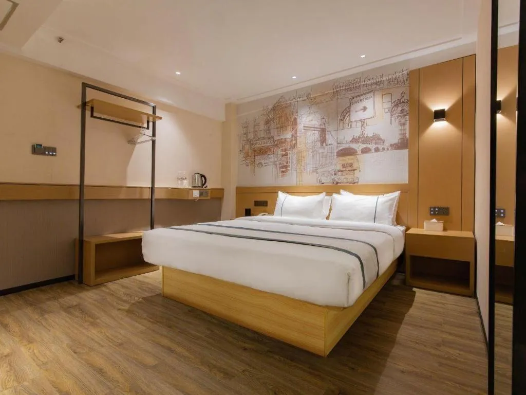 Bed in City Comfort Inn Guilin Two Rivers and Four Lakes Sun and Moon Shuangta