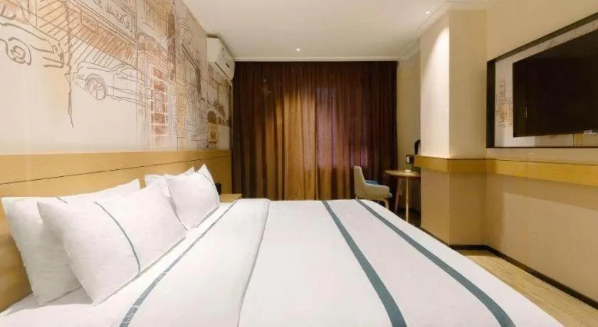 Bed in City Comfort Inn Guilin Two Rivers and Four Lakes Sun and Moon Shuangta