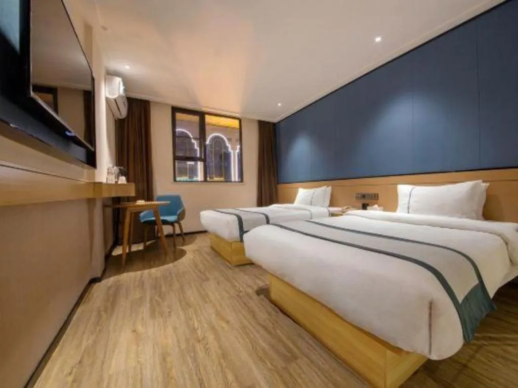 Bed in City Comfort Inn Guilin Two Rivers and Four Lakes Sun and Moon Shuangta