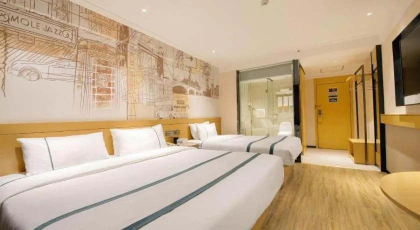 Bed in City Comfort Inn Guilin Two Rivers and Four Lakes Sun and Moon Shuangta