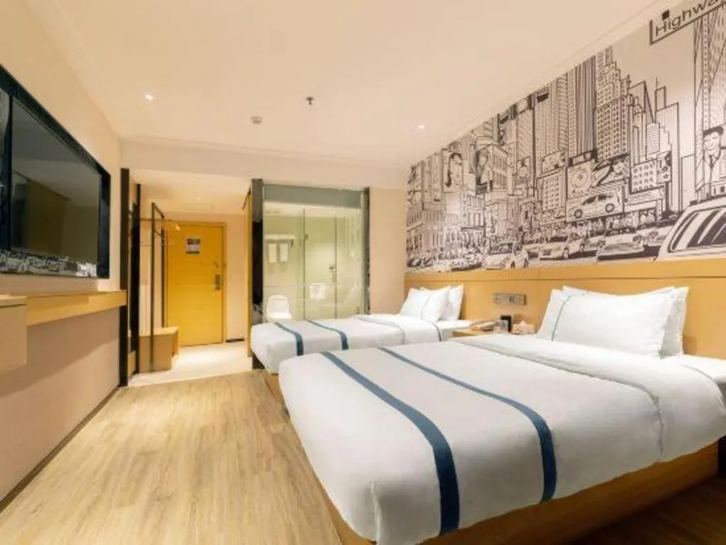 Bed in City Comfort Inn Guilin Two Rivers and Four Lakes Sun and Moon Shuangta