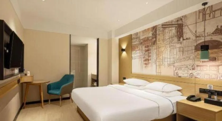 Bed in City Comfort Inn Guilin Two Rivers and Four Lakes Sun and Moon Shuangta