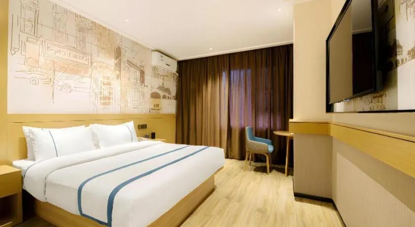Bed in City Comfort Inn Guilin Two Rivers and Four Lakes Sun and Moon Shuangta