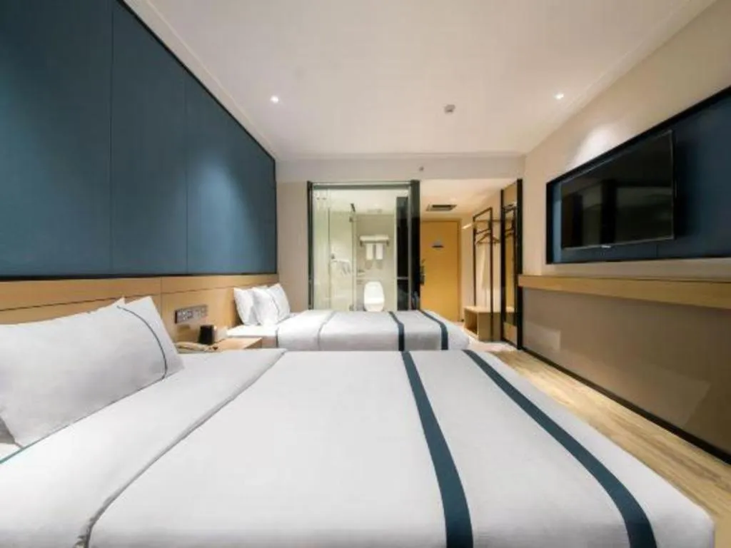 Bed in City Comfort Inn Guilin Two Rivers and Four Lakes Sun and Moon Shuangta