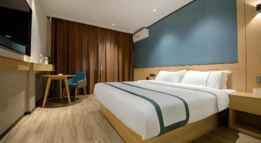 Bed in City Comfort Inn Guilin Two Rivers and Four Lakes Sun and Moon Shuangta