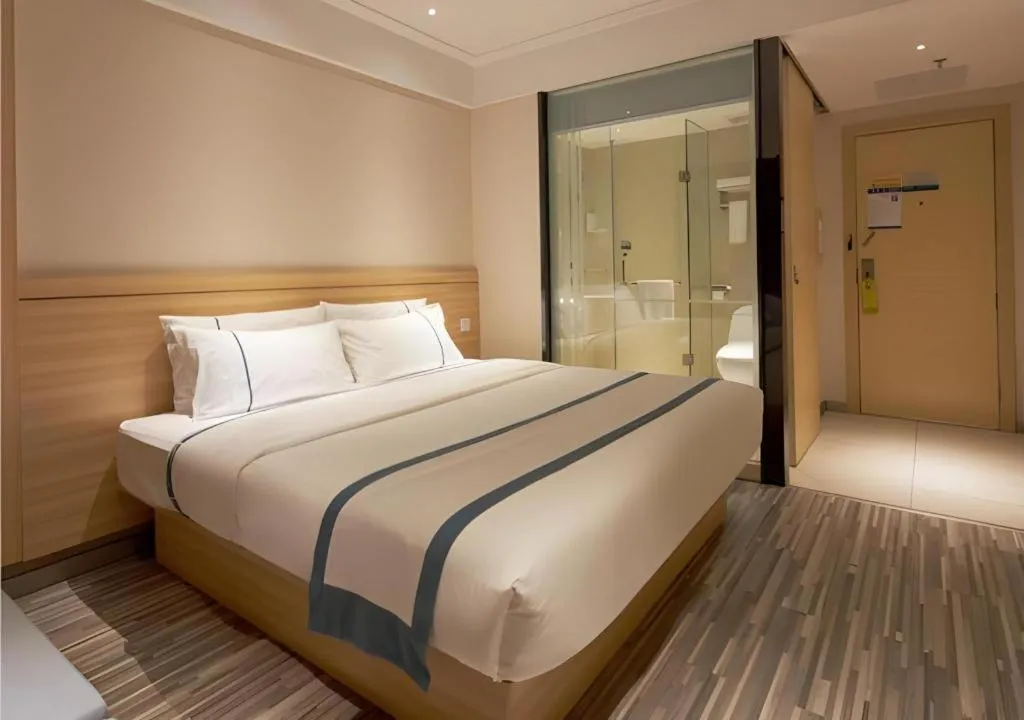 Bed in City Comfort Inn Liuzhou Wuxing Walking Street