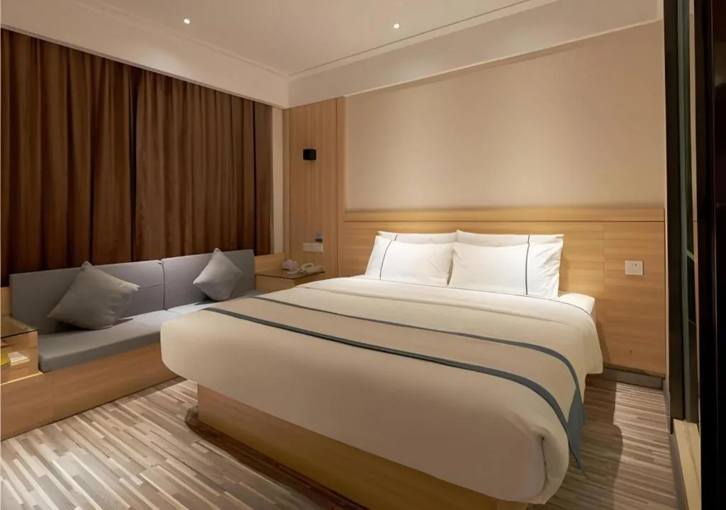 Bed in City Comfort Inn Liuzhou Wuxing Walking Street