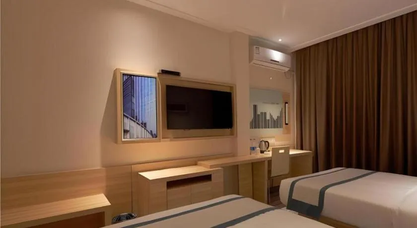 Bed in City Comfort Inn Liuzhou Wuxing Walking Street