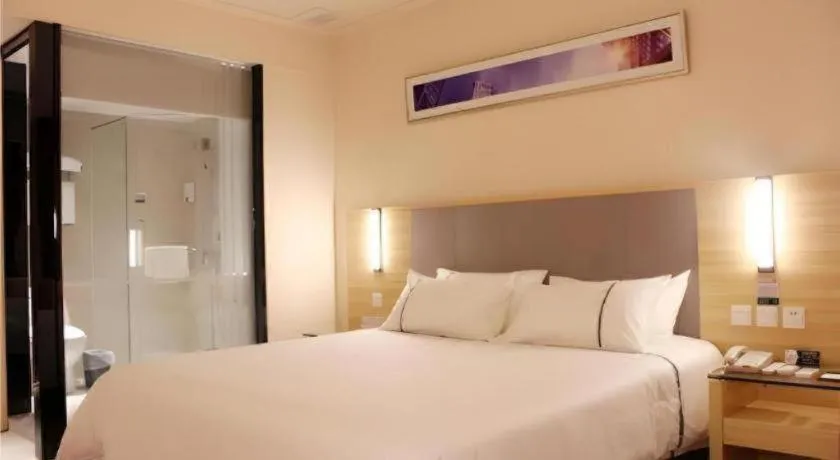 Bed in City Comfort Inn Zhuhai University Town Tangjiawan Plaza
