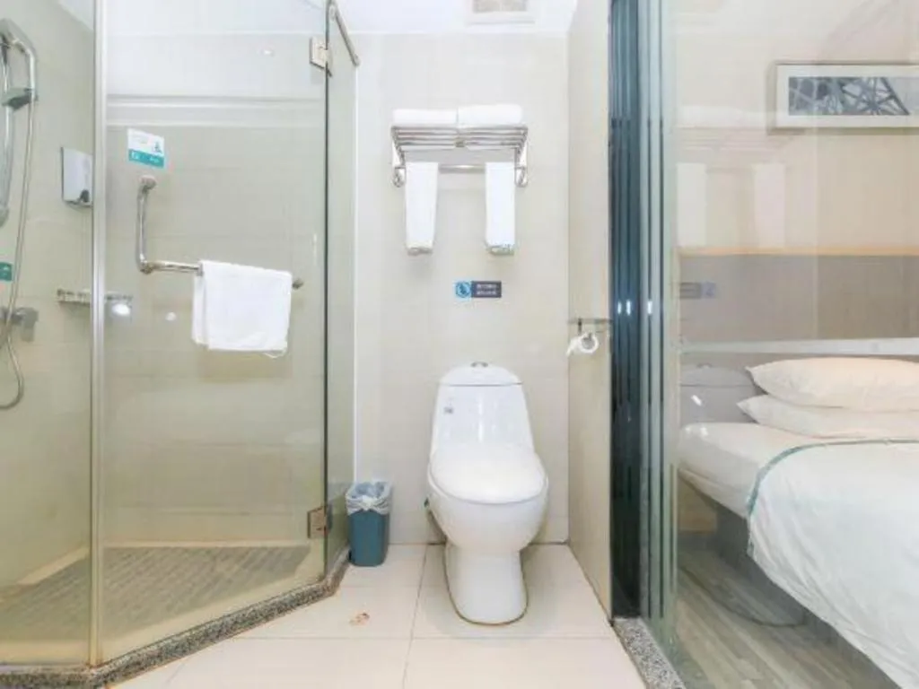 Bed in City Comfort Inn Zhuhai University Town Tangjiawan Plaza