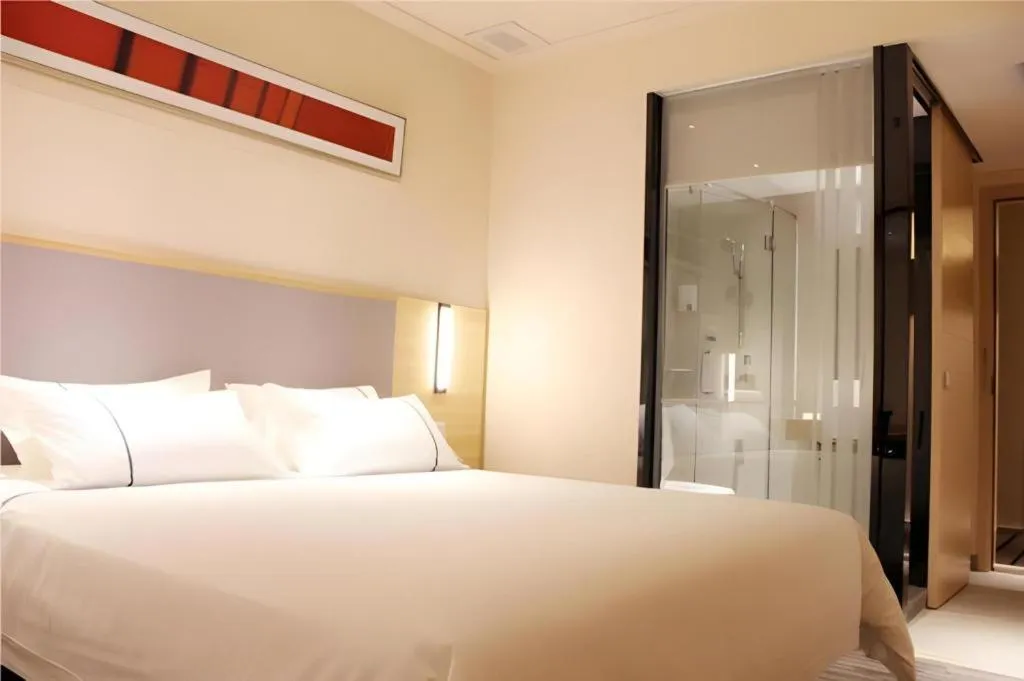 Bed in City Comfort Inn Zhuhai University Town Tangjiawan Plaza