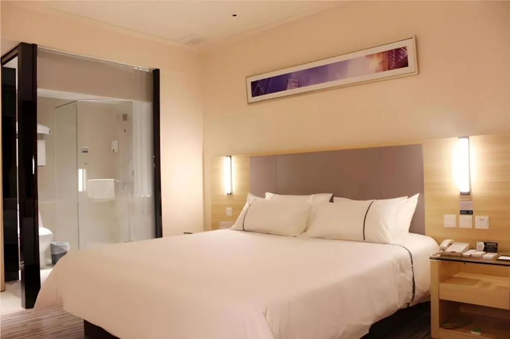 Bed in City Comfort Inn Zhuhai University Town Tangjiawan Plaza