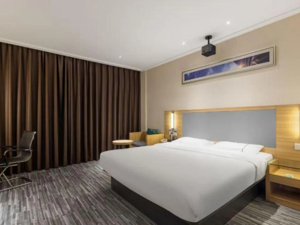 Bed in City Comfort Inn Zhuhai University Town Tangjiawan Plaza