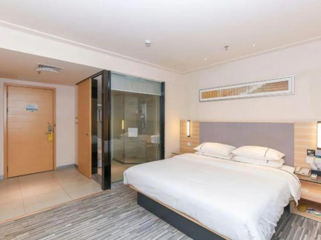 Bed in City Comfort Inn Zhuhai University Town Tangjiawan Plaza