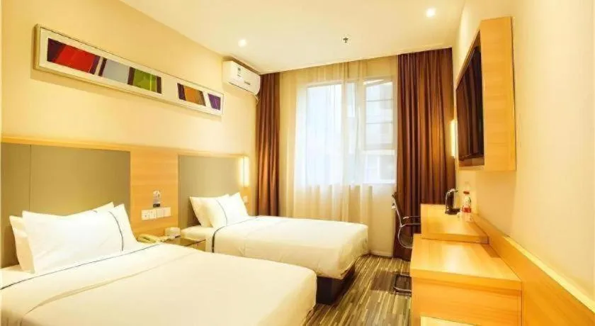 Bed in City Comfort Inn Wuzhou Bus Station