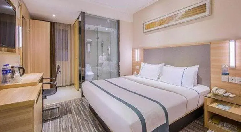 Bed in City Comfort Inn Wuzhou Bus Station Bed in City Comfort Inn Wuzhou Bus Station