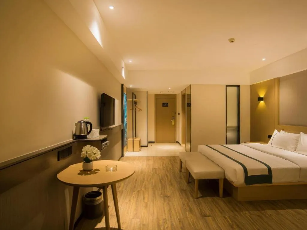 Bed in City Comfort Inn Liuzhou Wuxing Walking Street Zhonghuan Tower