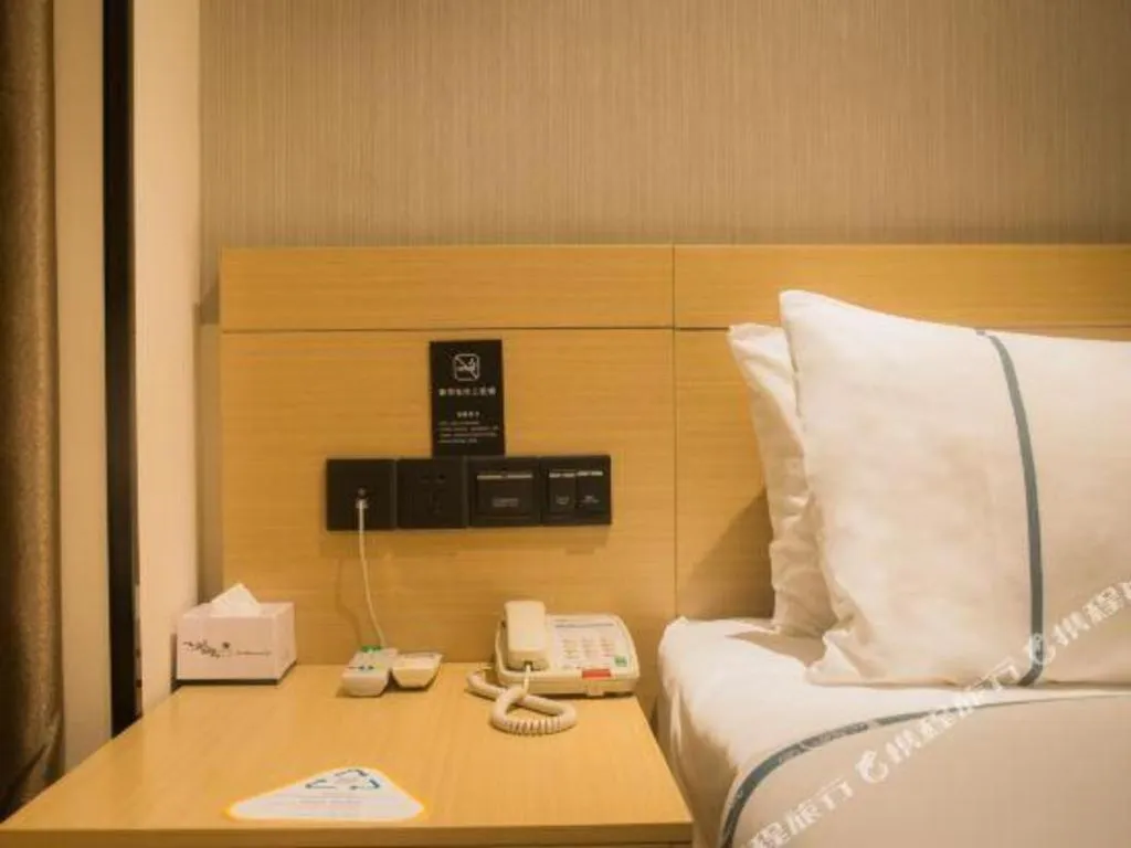 Bed in City Comfort Inn Liuzhou Wuxing Walking Street Zhonghuan Tower