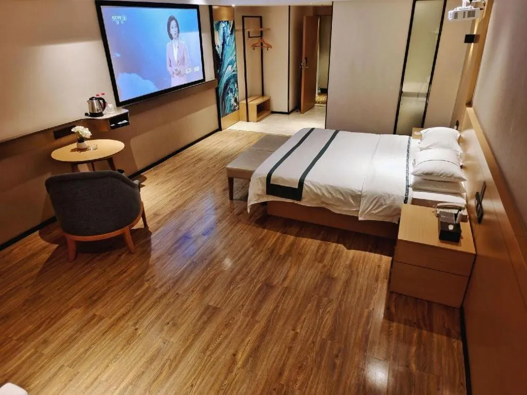 Bed in City Comfort Inn Liuzhou Wuxing Walking Street Zhonghuan Tower