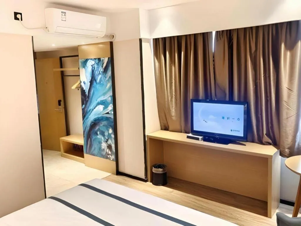 Bed in City Comfort Inn Liuzhou Wuxing Walking Street Zhonghuan Tower