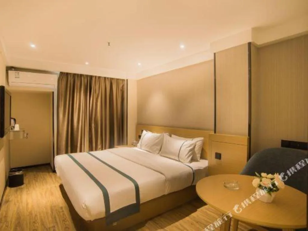 Bed in City Comfort Inn Liuzhou Wuxing Walking Street Zhonghuan Tower