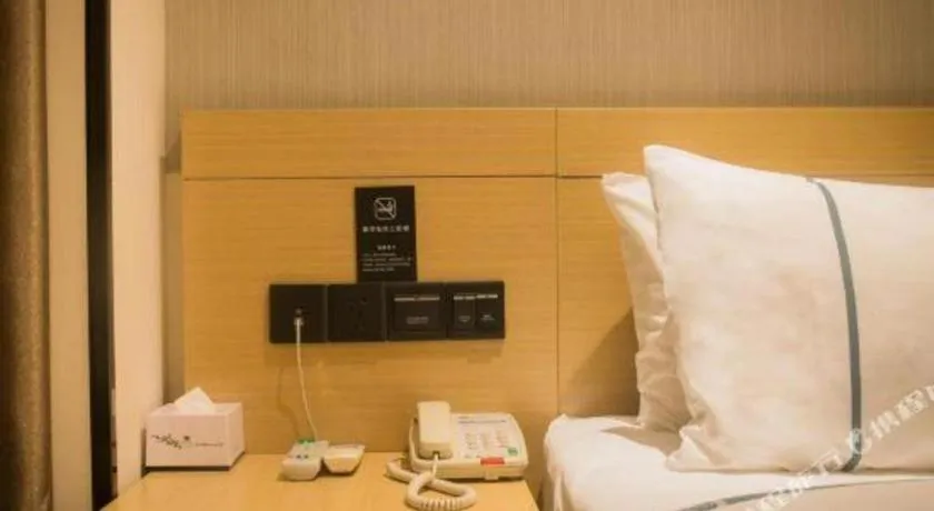 Bed in City Comfort Inn Liuzhou Wuxing Walking Street Zhonghuan Tower