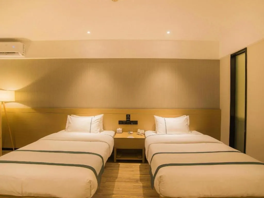 Bed in City Comfort Inn Liuzhou Wuxing Walking Street Zhonghuan Tower