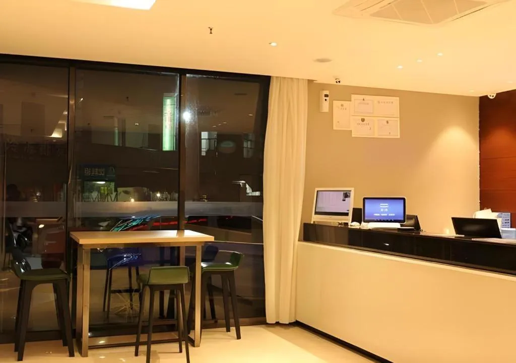 City Comfort Inn Baise Jingxi Caifu Plaza