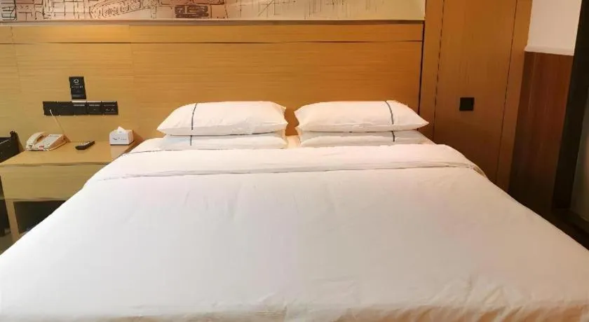 Bed in City Comfort Inn Xiaogan Xiaochang Bus Passenger Station