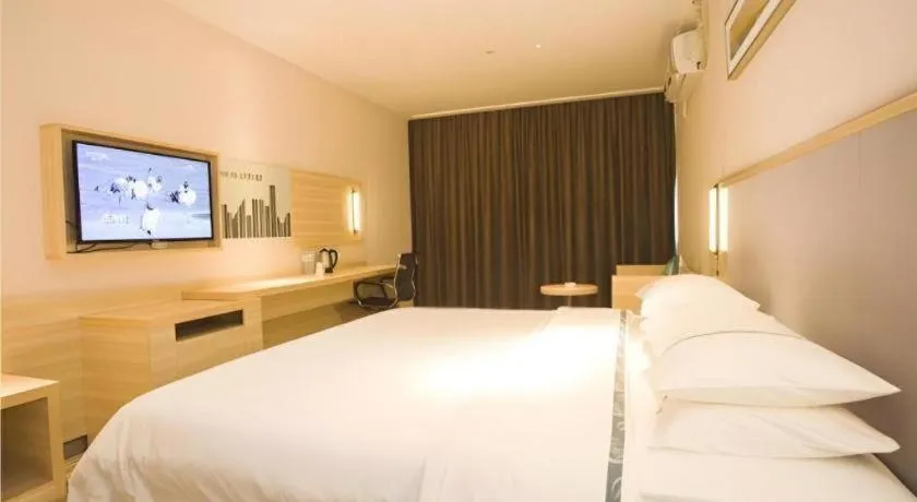 Bed in City Comfort Inn Zhanjiang South Railway Station