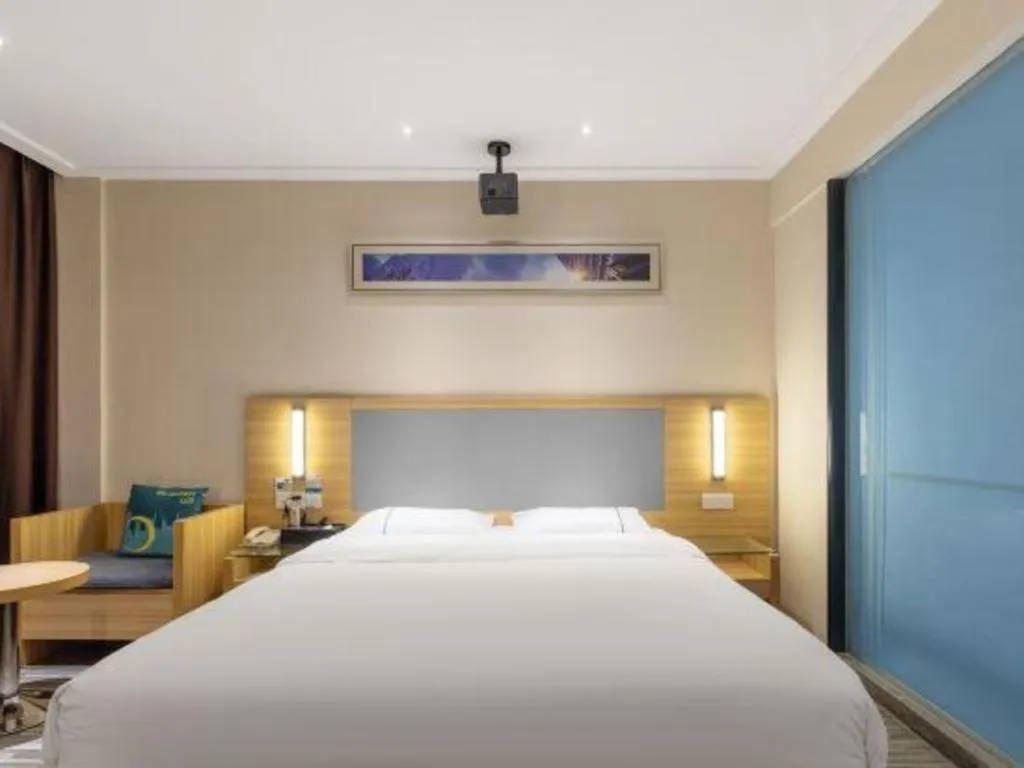 Bed in City Comfort Inn Zhanjiang South Railway Station